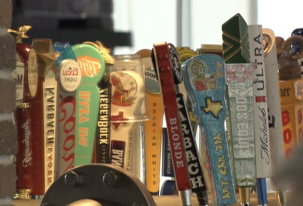 Houston bars load up on Busch Light, ahead of Nebraska-Iowa Sweet 16 tilt