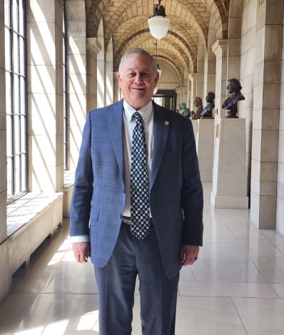 Hallstrom to speak at naturalization ceremony