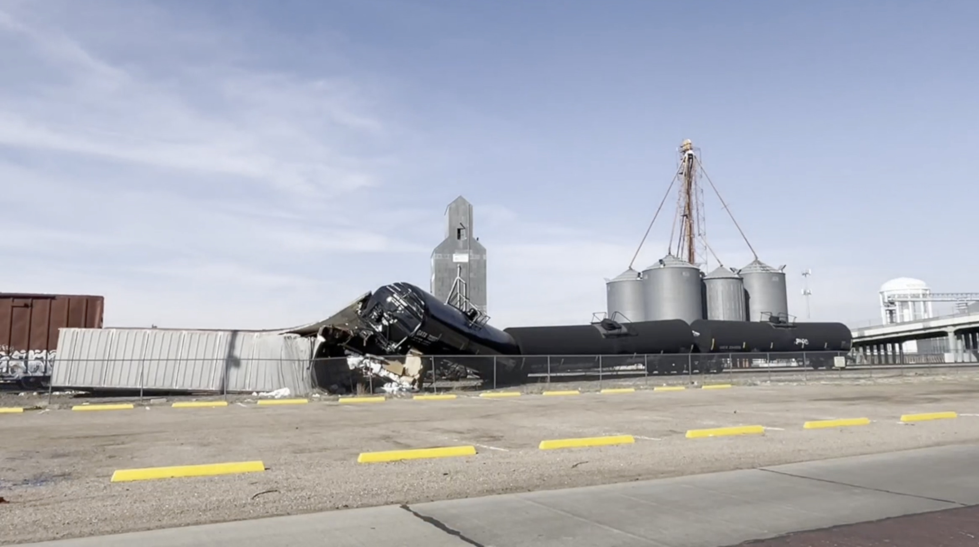 Four train cars derail in North Platte