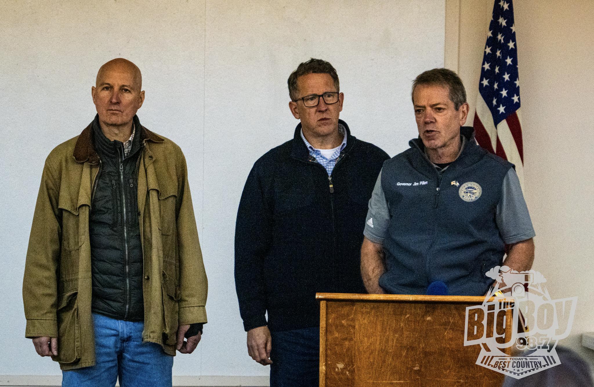 Gov. Pillen meets with wildfire responders as Nebraska fires surpass 800,000 acres